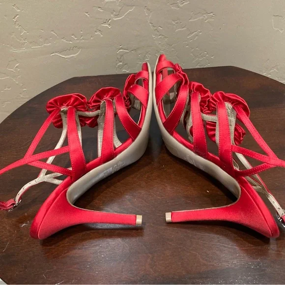Valentino Garavani Red Satin Strappy Bow Heels, MISMATE, Right 7.5, Left  6.5 - Picture 5 of 13